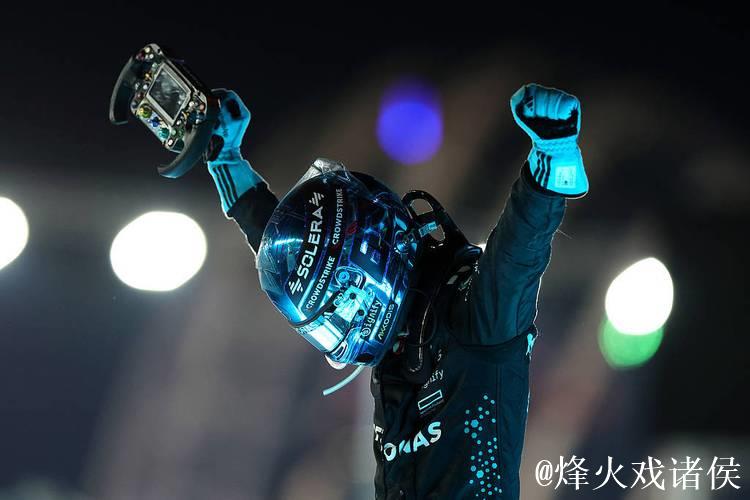 F1新加坡大奖赛:拉塞尔从杆位起步摘冠,维斯塔潘获亚军 F1新加坡大奖赛:拉塞尔从杆位起步摘冠,维斯塔潘获亚军